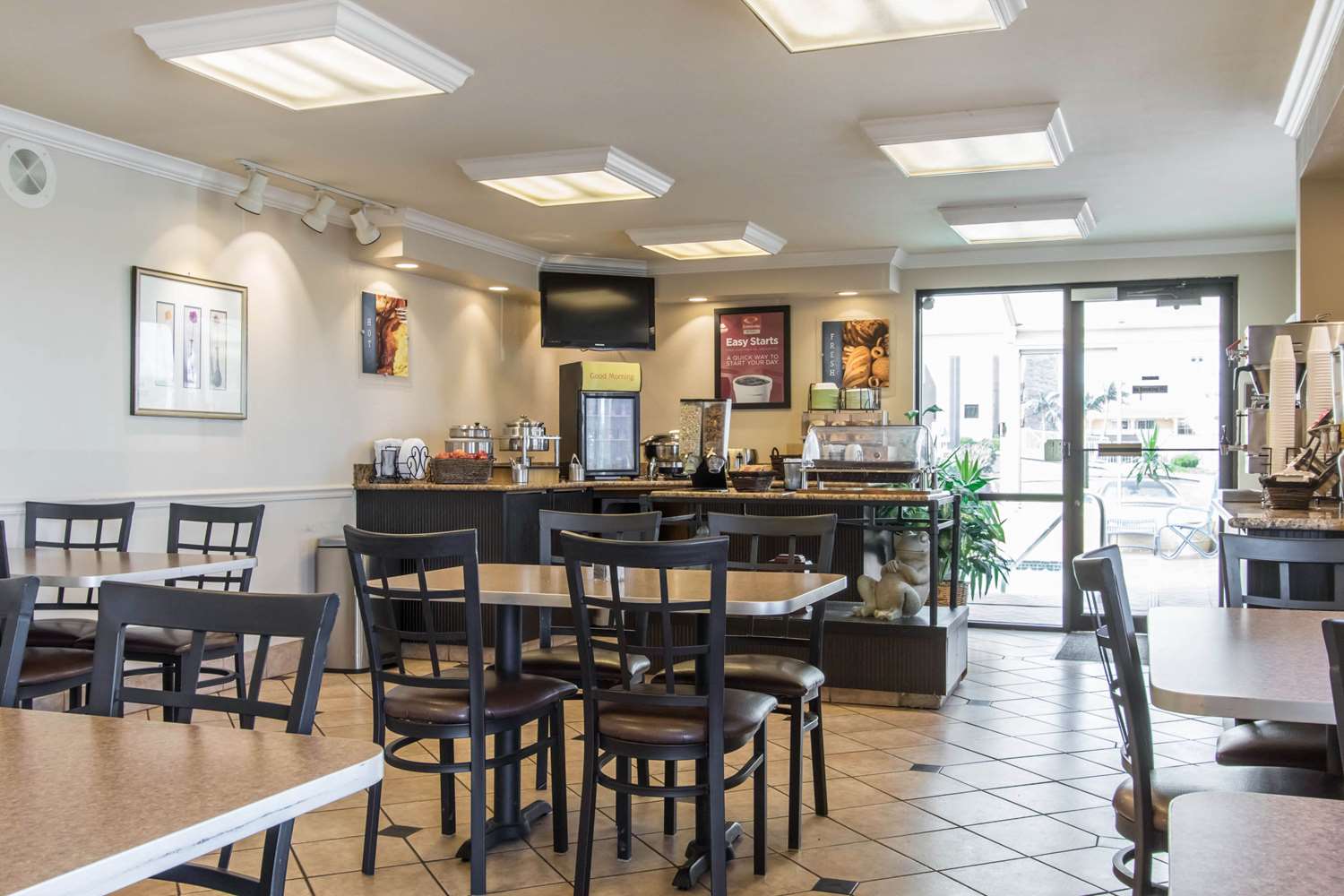 Econo Lodge Inn and Suites Joplin MO 34/42