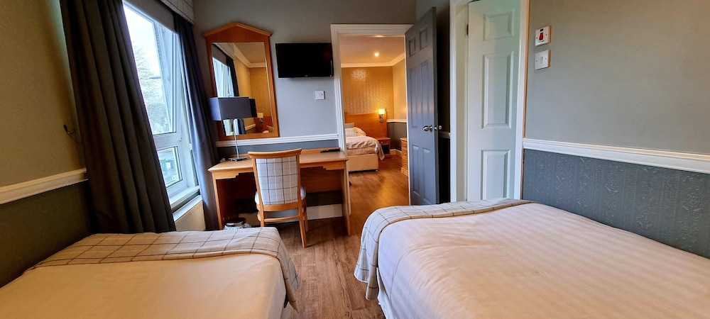 Gleniffer Hotel 7/24
