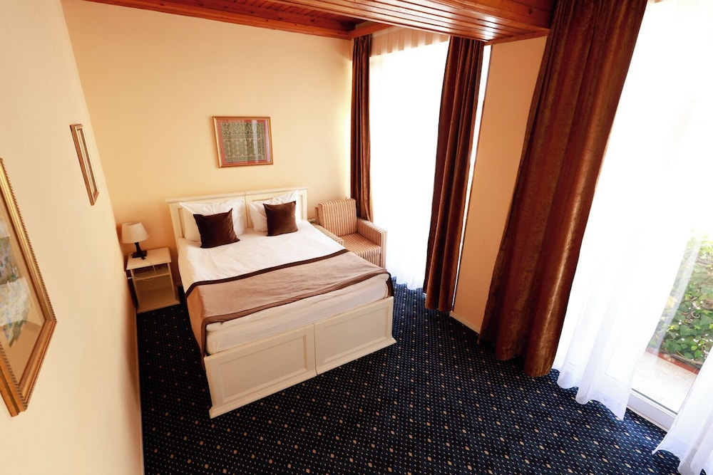 East Legend Hotel 13/50