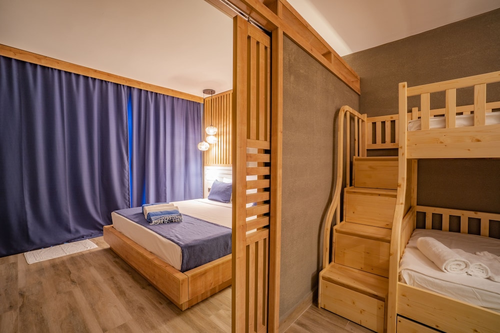L HOTEL SARIGERME 16/48