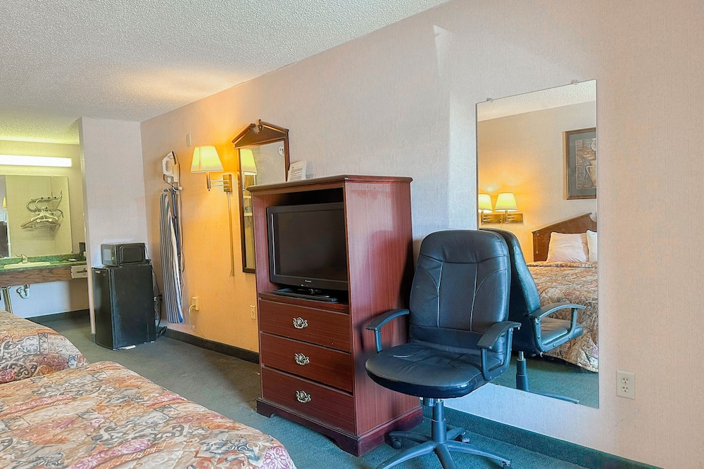 OYO Hotel East Macon I-75 56/74