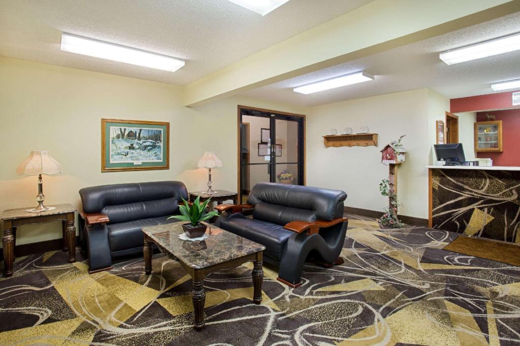 Super 8 By Wyndham Charles City 20/26