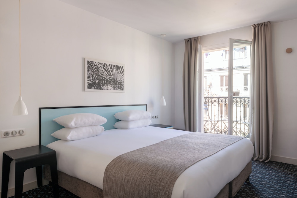 ROOM, EIFFEL VIEW