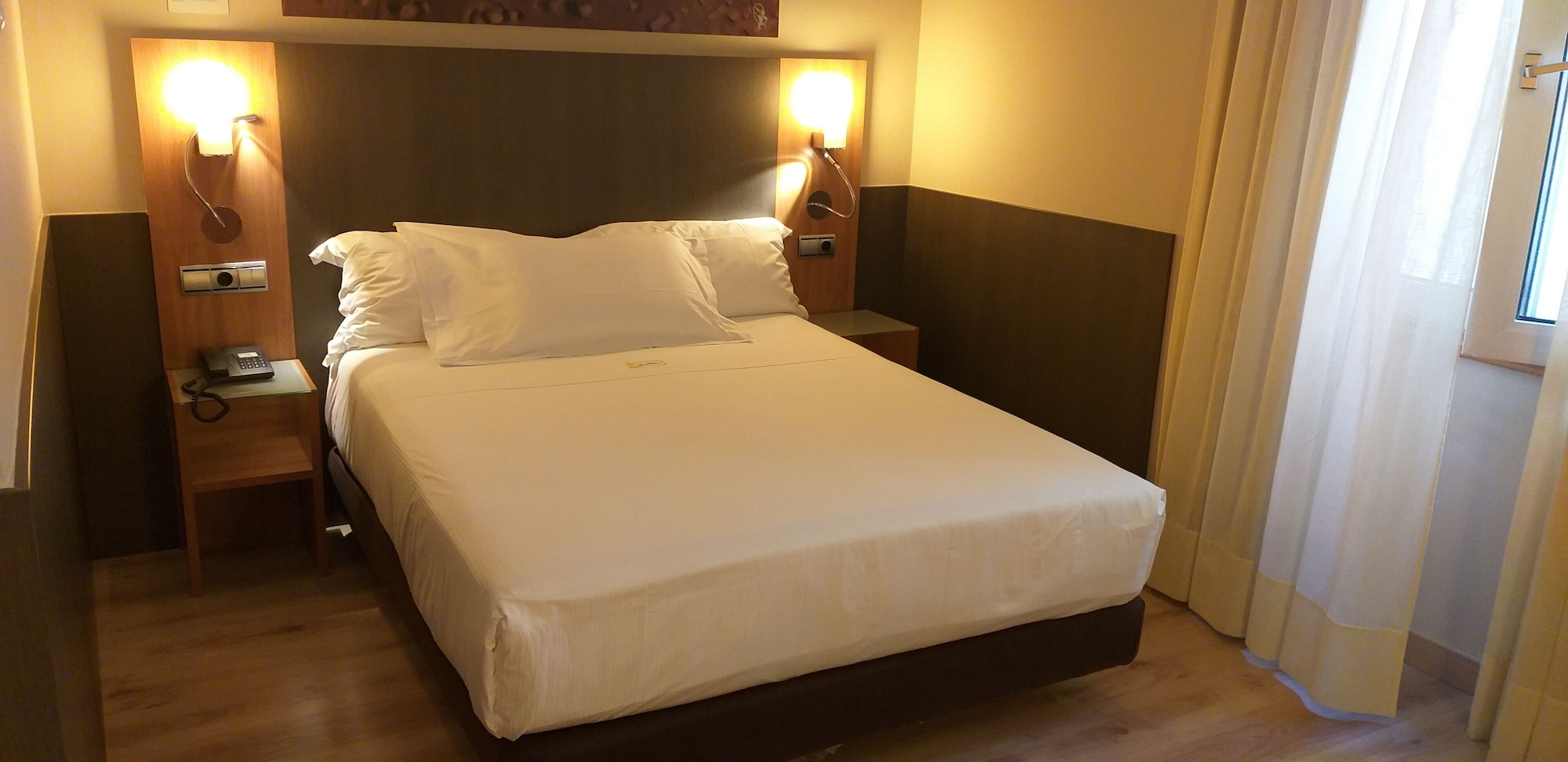 Room, 1 Double and 1 Single Bed, with Extra Bed