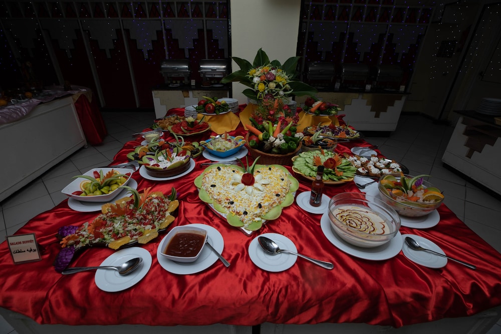 restaurant cafeteria