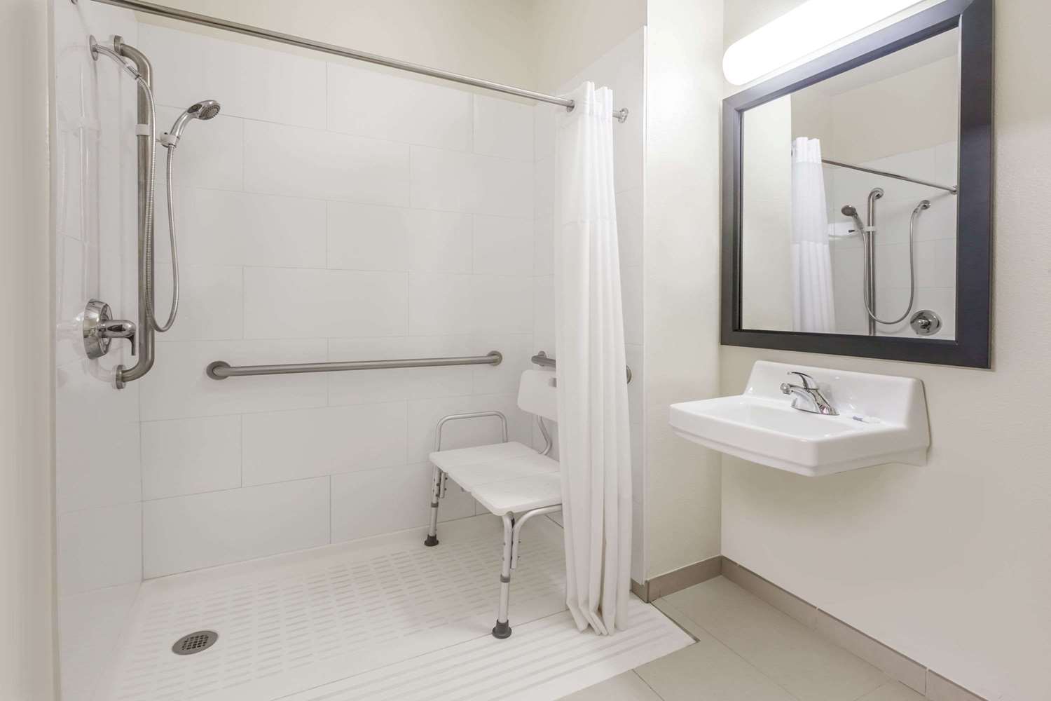 Hawthorn Suites By Wyndham Irving DFW South 8/8