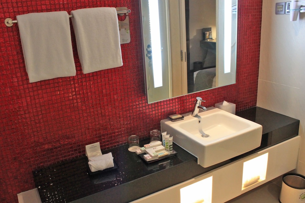 MERCURE JAKARTA SIMATUPANG 60/72
