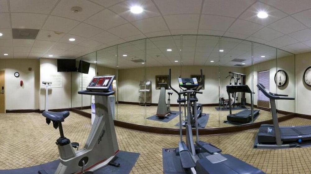 Holiday Inn Express Suites Greenwood 42/66