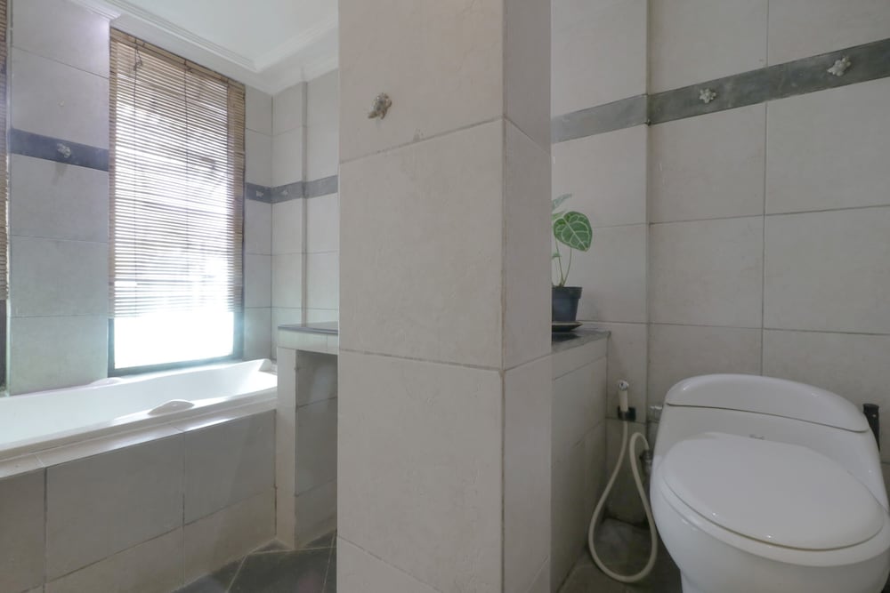 NILA HOUSE, Sharia Family Home Stay by ZUZU 12/73