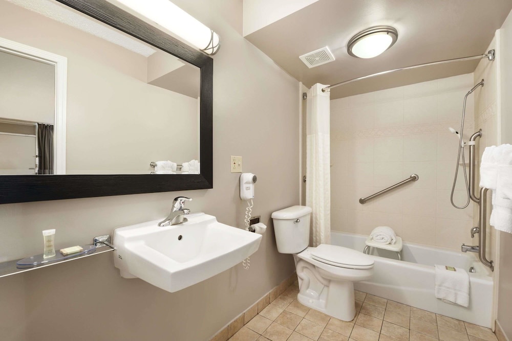 Super 8 by Wyndham Ormond Beach 15/31