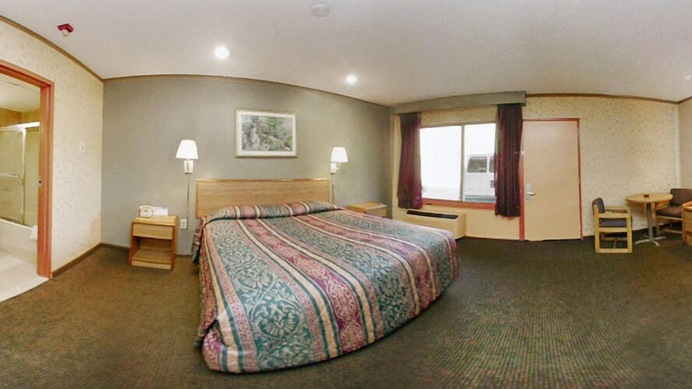 Econo Lodge West Haven 12/38