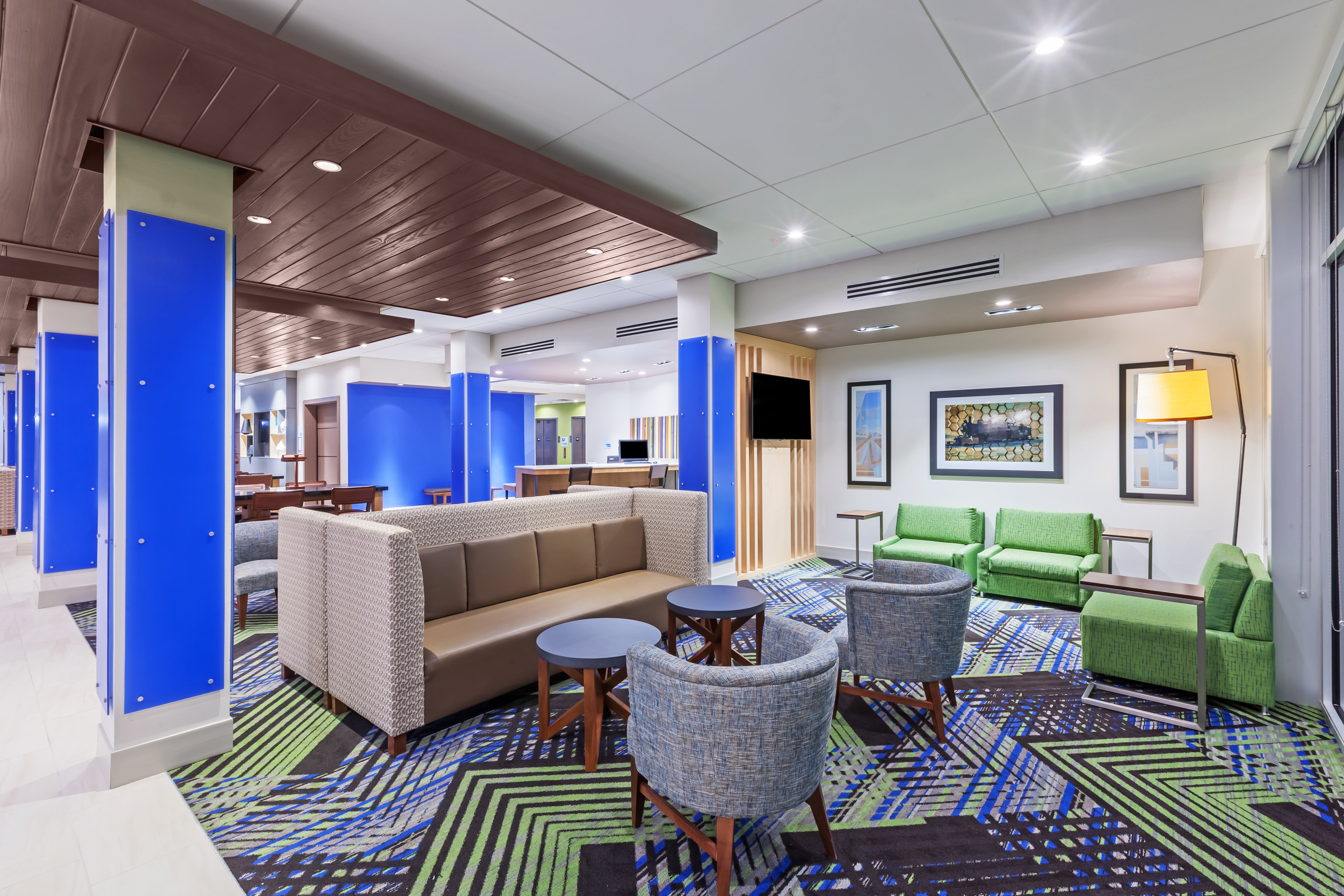 Holiday Inn Express Suites Chanute 32/46