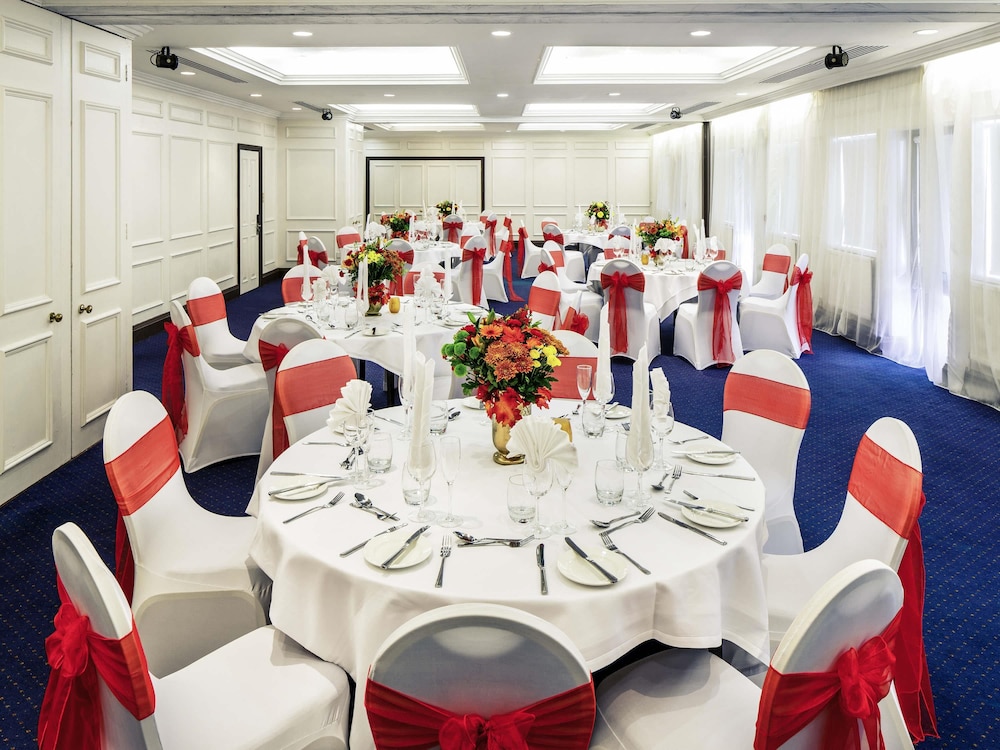 Mercure Swansea Hotel 50/61