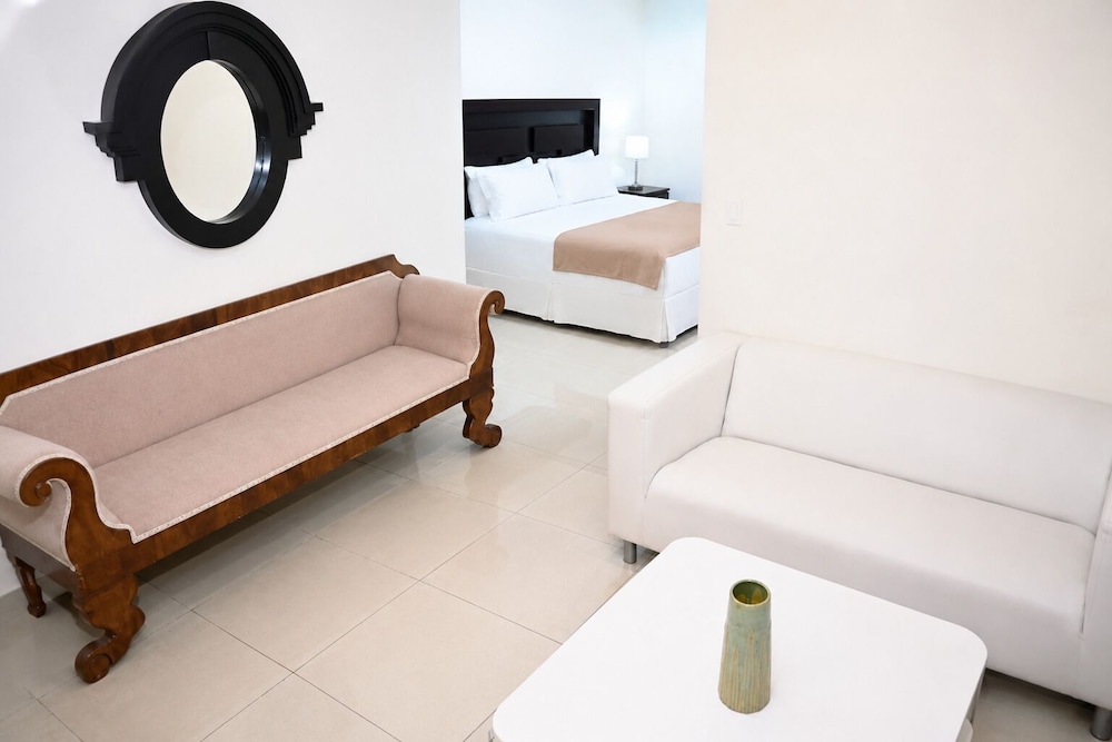 Contempo Hotel 30/49