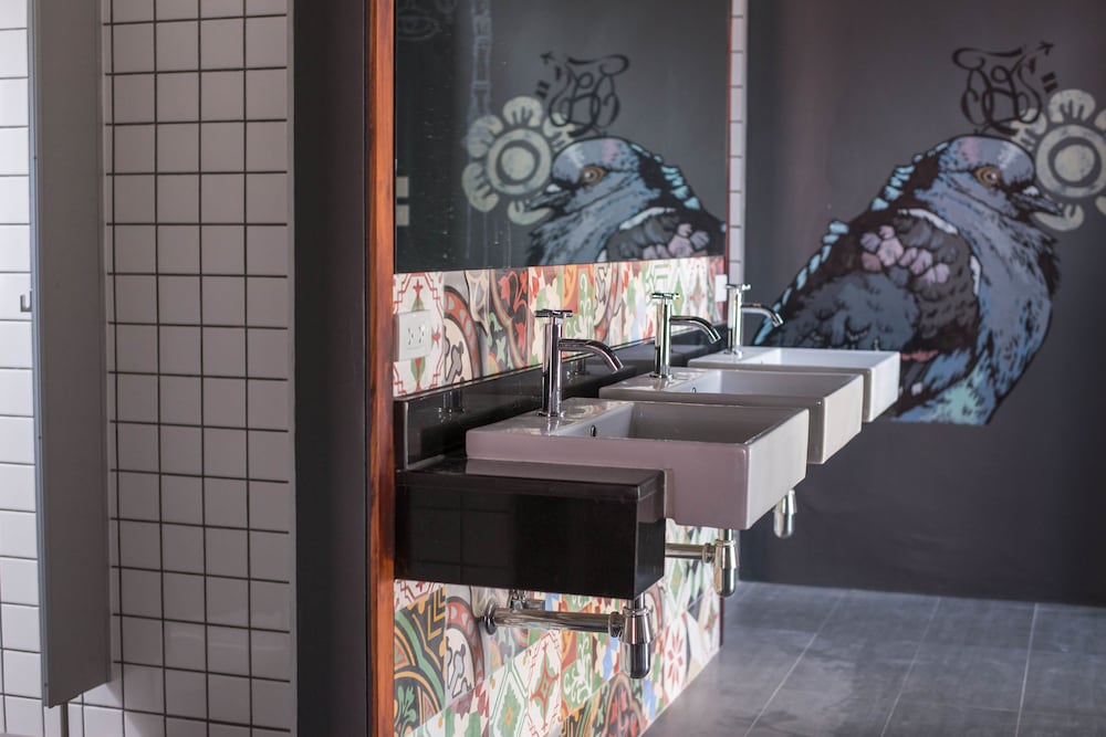 Issara By D Hostel 14/93