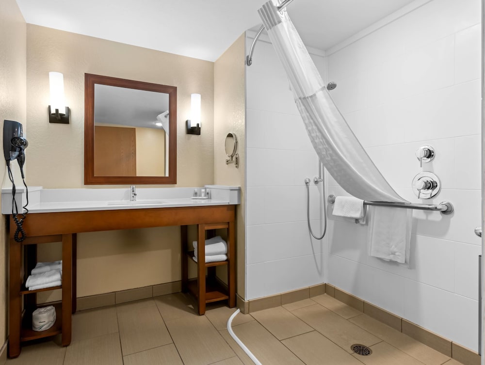 Comfort Inn and Suites Munising - Lakefront 47/49