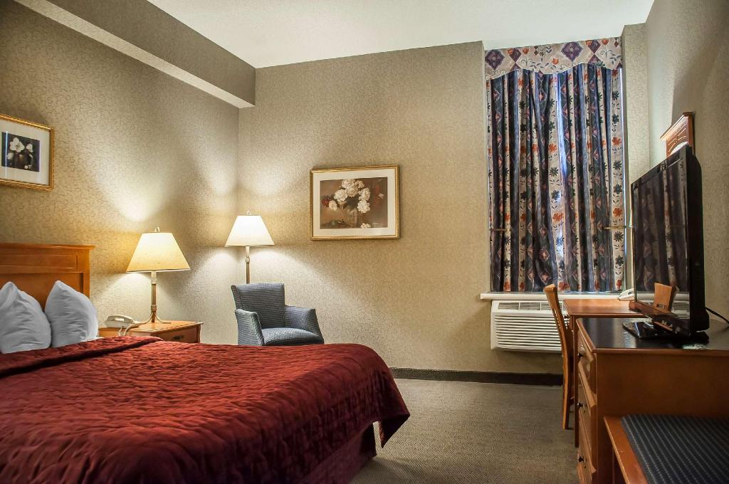ROOM, KING BED