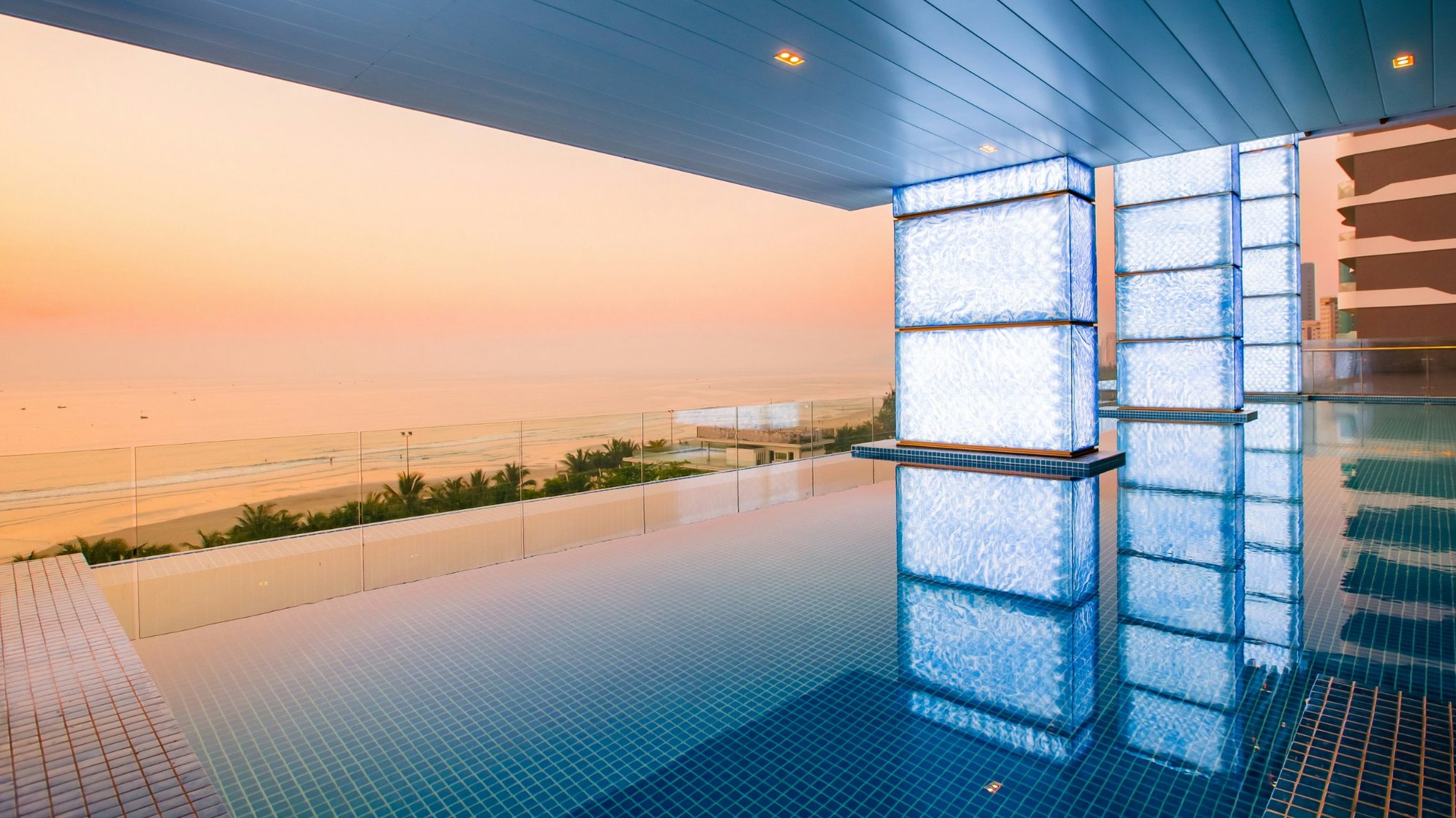 Prince Hotel Da Nang 30/75