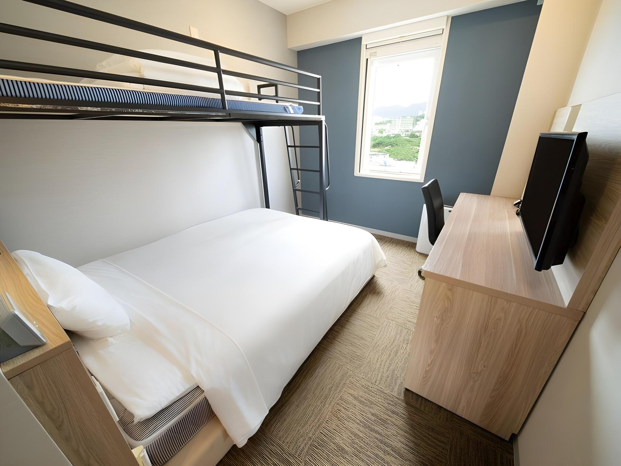Super, 1 Double and 1 Single Bed, Loft Bed
