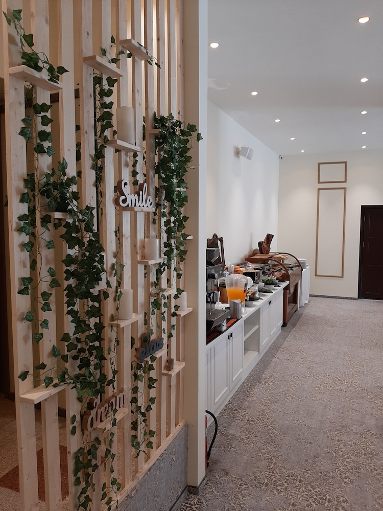 Astoria Hotel 36/50