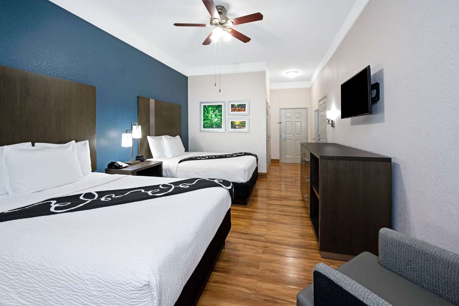 La Quinta Inn & Suites by Wyndham Kingwood Houston IAH Airpt 8/31
