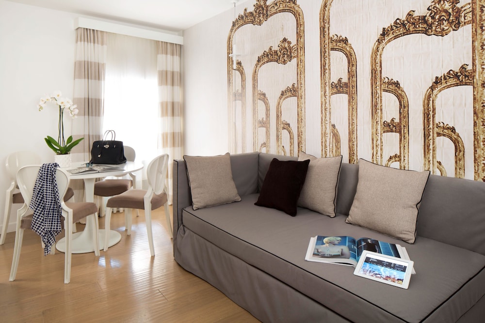 Via Del Corso Home 36/45