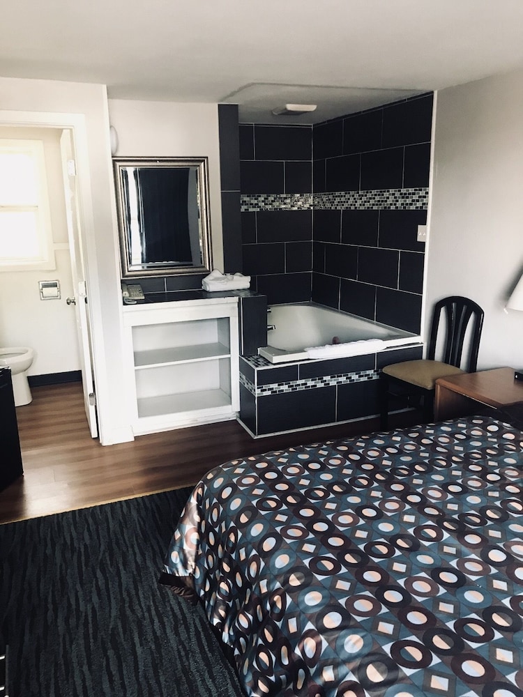 Kings Row Inn 7/12