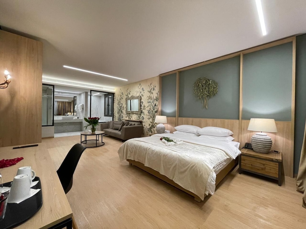 Votre Hotel 20/68