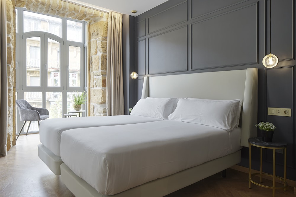 SUPERIOR, DOUBLE OR TWIN BED, CITY VIEW
