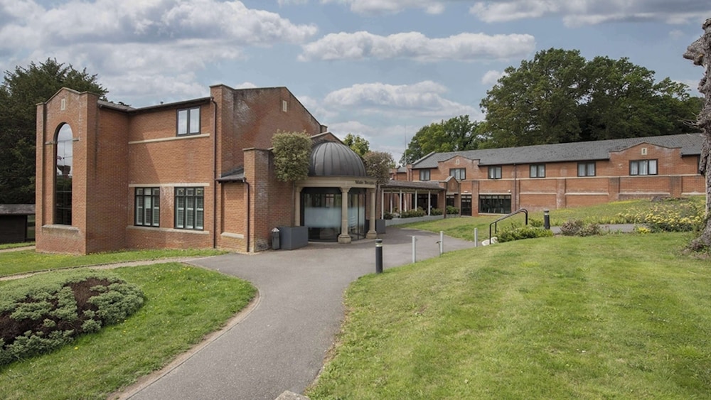 De Vere Latimer Estate 43/50