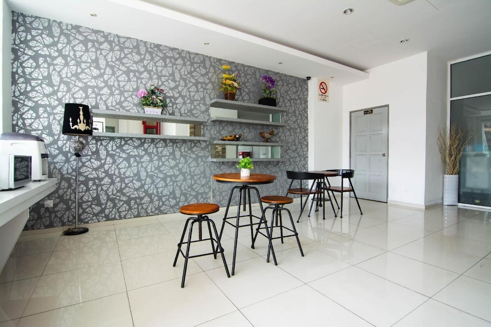 Hotel Zamburger Plaza Mahkota 56/67