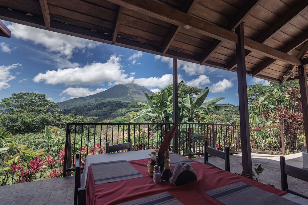 Hotel Miradas Arenal 72/96