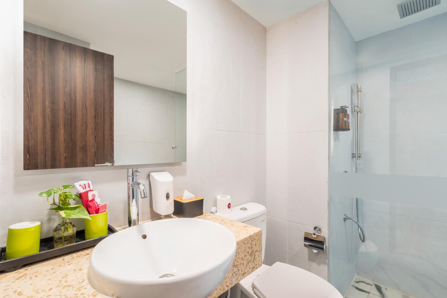 غرفة بسرير كوين، favehotel PGC Cililitan 5/5