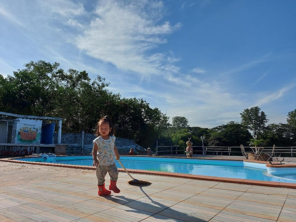 Scenic Riverside Resort 23/50