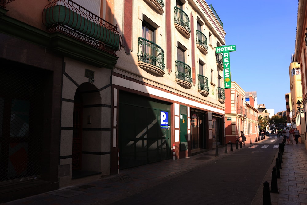 Reyesol Hotel 42/50