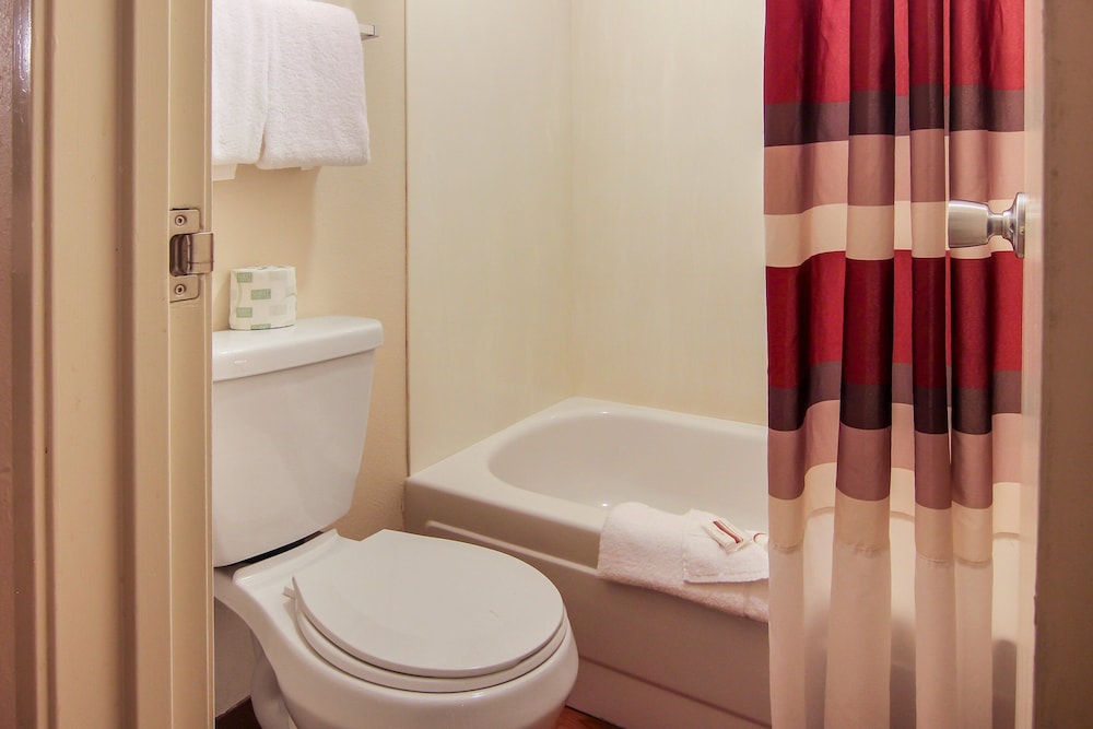 Red Roof Inn Detroit - Troy 16/25