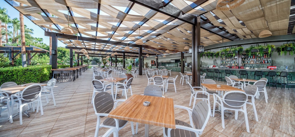 Royal Garden Beach Hotel 32/45