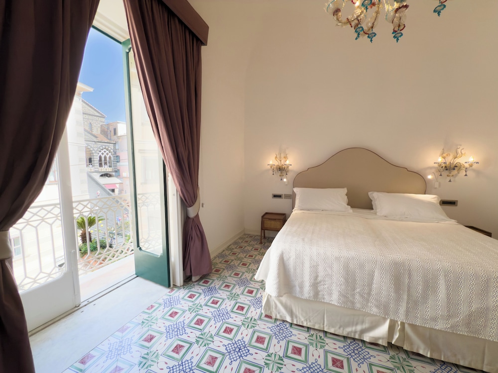 City, Suite, Queen Bed, Sofa, Annex