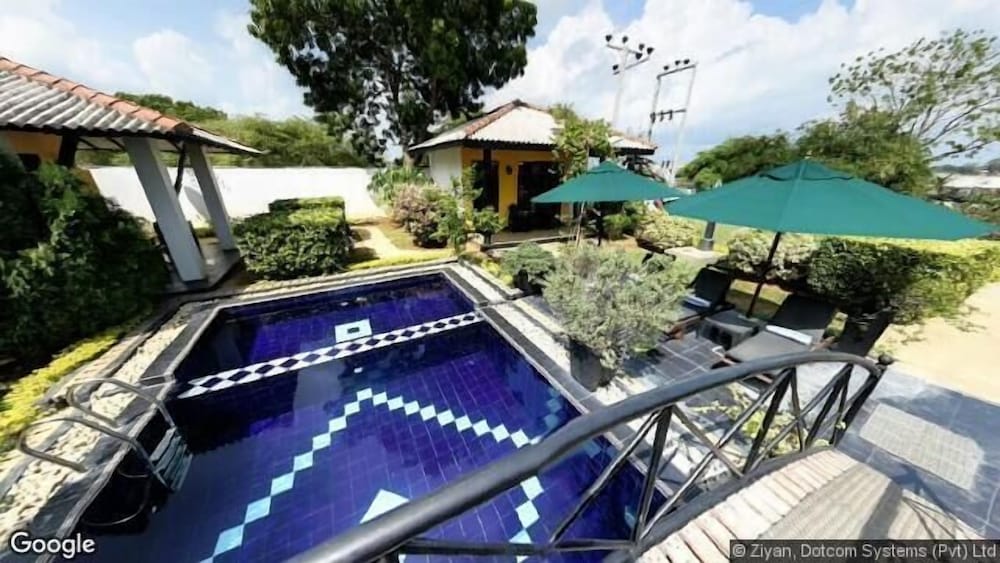 Flower Garden Lake Resort 6/50