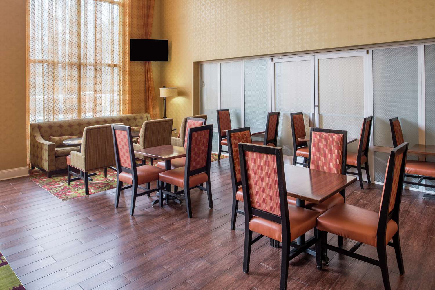 Hampton Inn & Suites Charlotte-Arrowood 54/61
