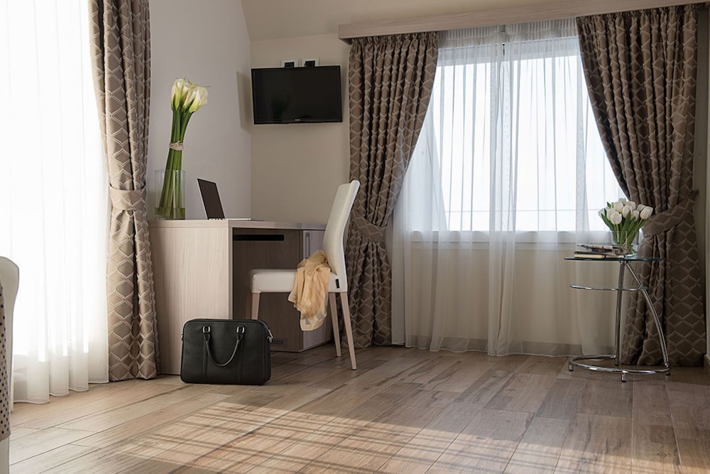 EXPO HOTEL MILAN 17/30