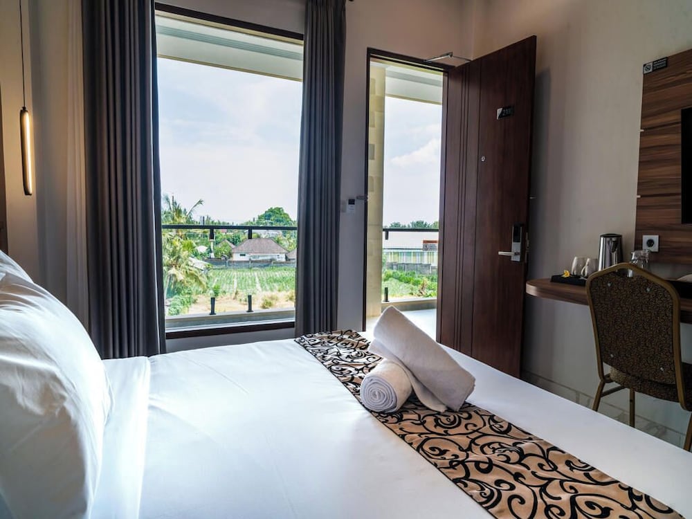 Ayers Hotel and Resto 5/18