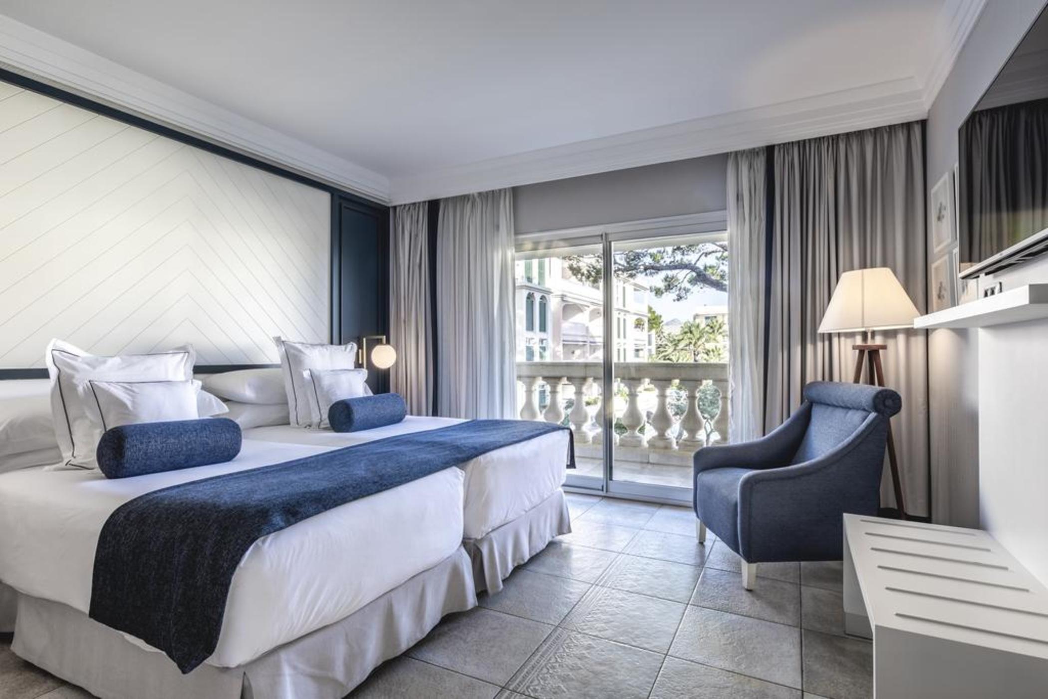 Deluxe, Double or Twin Bed, Lateral Side Sea View