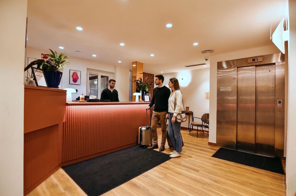 Agate Hotel 7/49