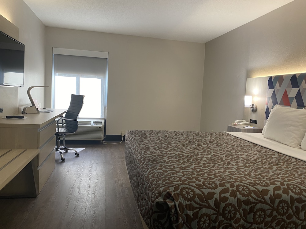 Days Inn & Suites by Wyndham Peachtree Corners/Norcross 5/22