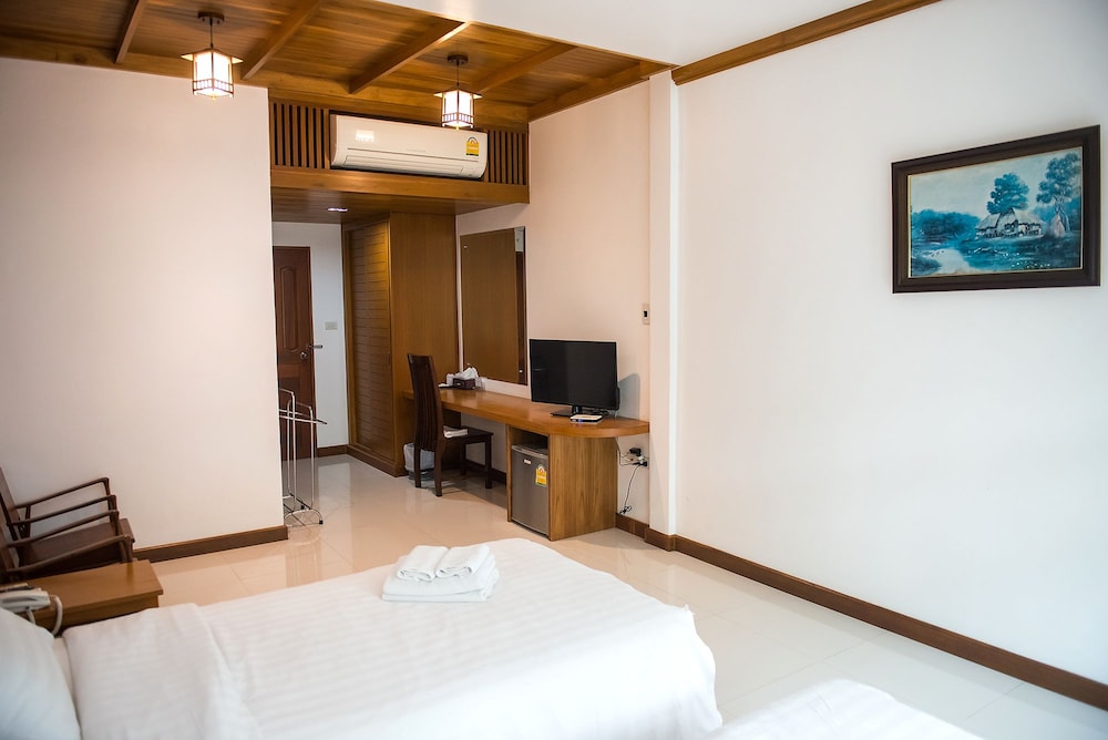 Tree Home Plus Home Stay 20/50