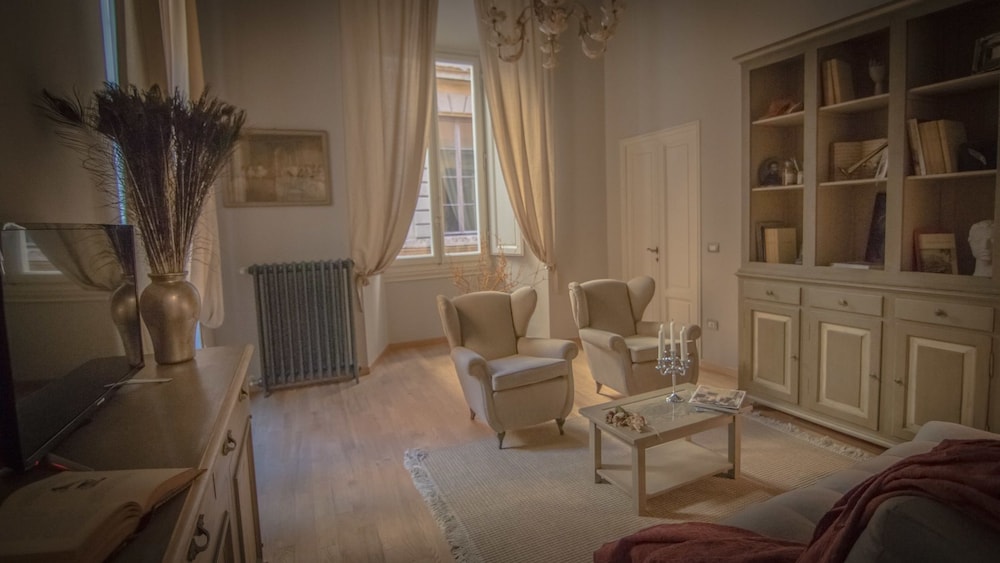 Breathtaking 4BD Apt 5min Walk to Duomo 24/33