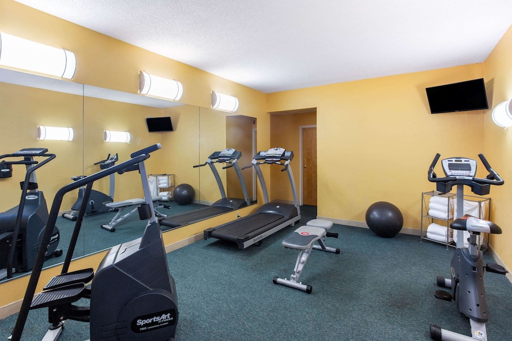 La Quinta Inn & Suites by Wyndham Sarasota Downtown 29/52