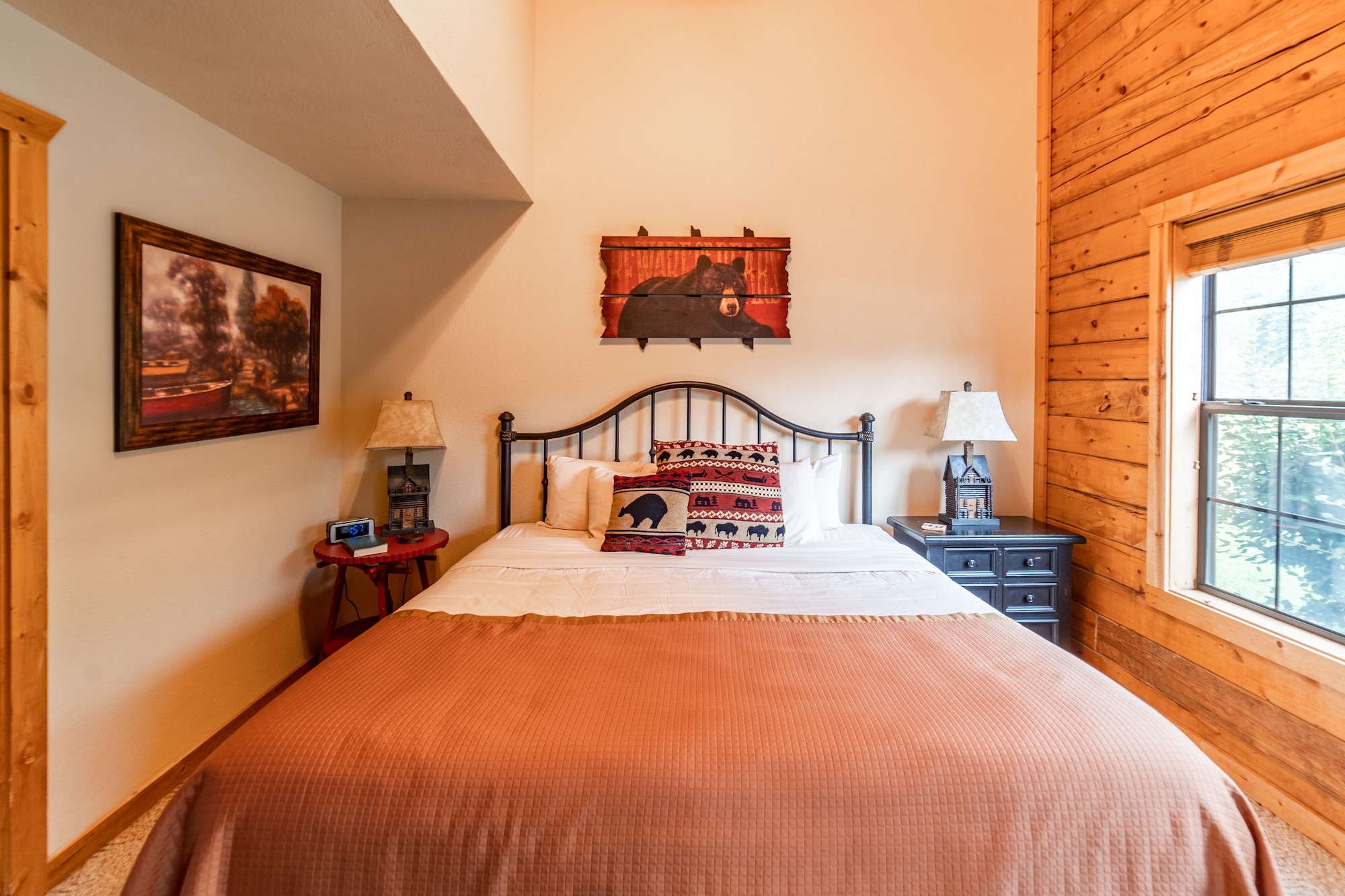 2 BEDROOMS, FAMILY, CABIN, JETTED TUB