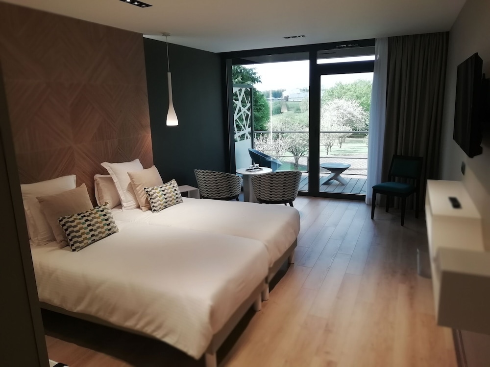 DESIGN, DOUBLE OR TWIN BED, GARDEN VIEW